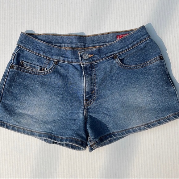 Levi jean shorts size 3 w27 - Picture 1 of 5